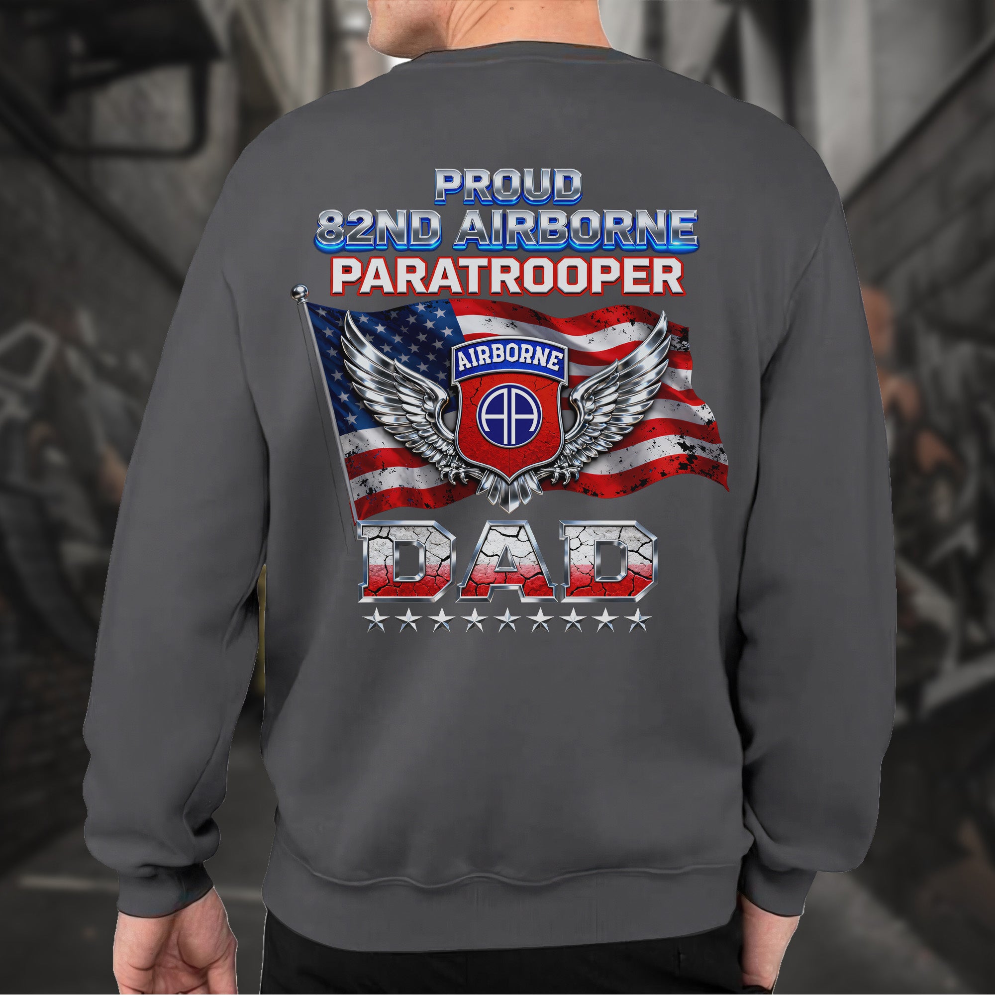 Proud 82nd Airborne Paratrooper Dad US Sweatshirt
