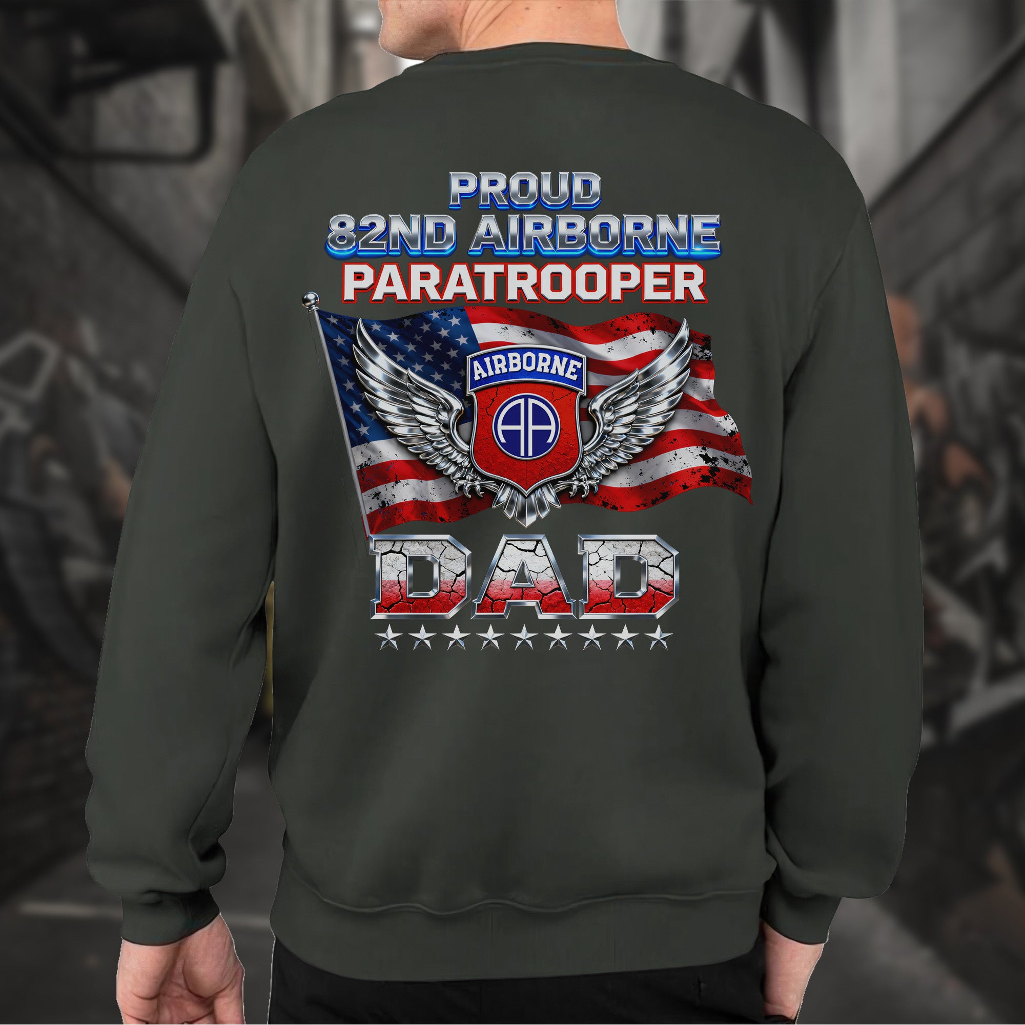 Proud 82nd Airborne Paratrooper Dad US Sweatshirt