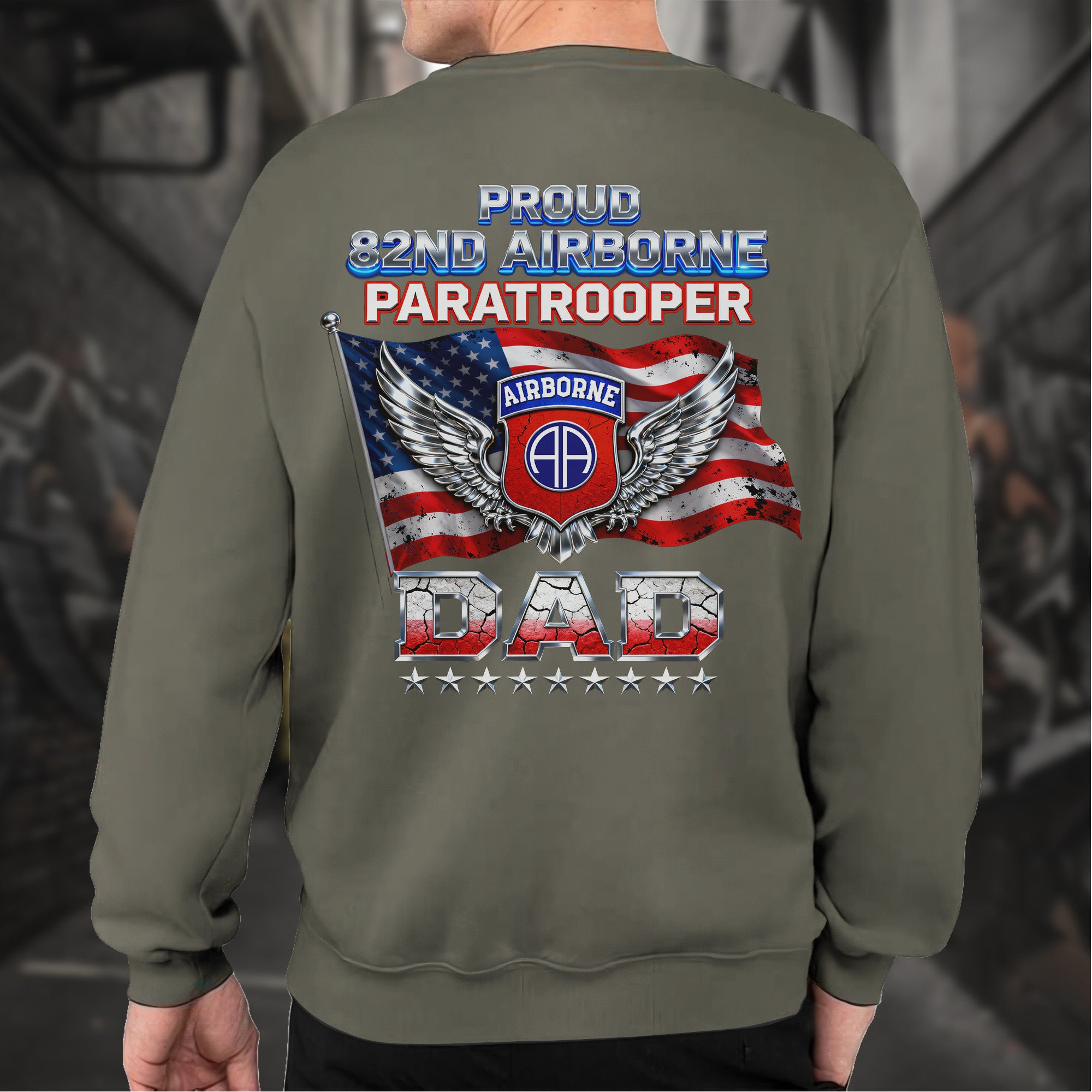 Proud 82nd Airborne Paratrooper Dad US Sweatshirt