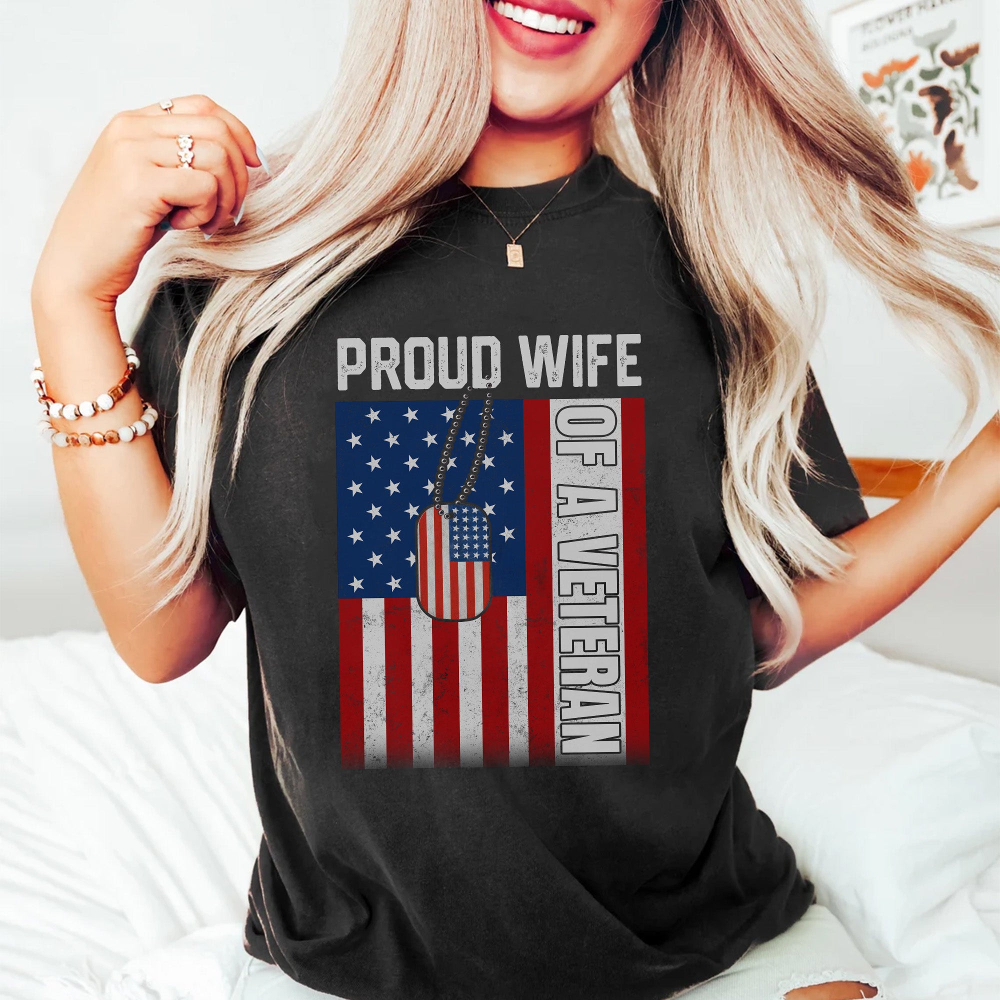 Proud Wife of a Veteran Military Design T-Shirt