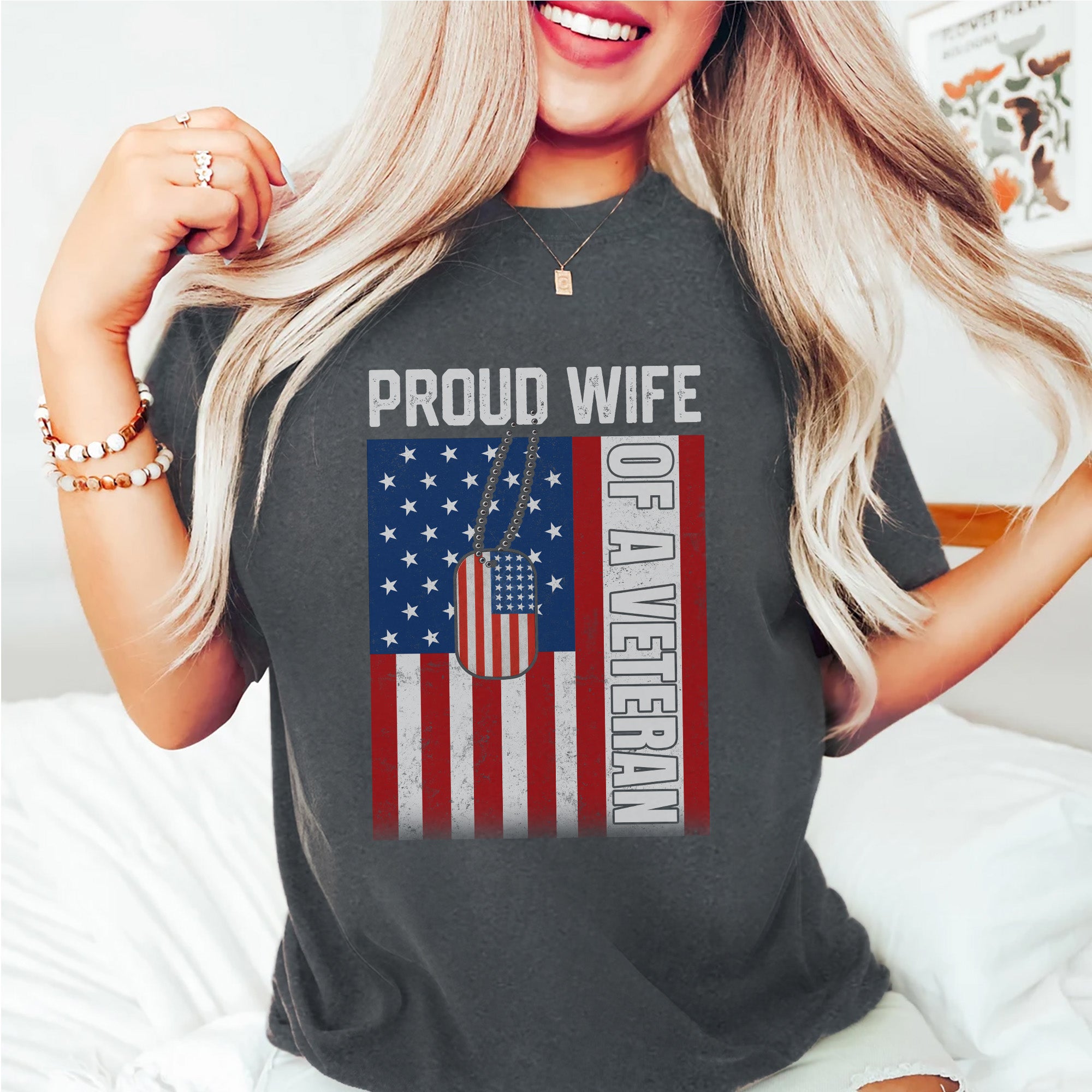 Proud Wife of a Veteran Military Design T-Shirt