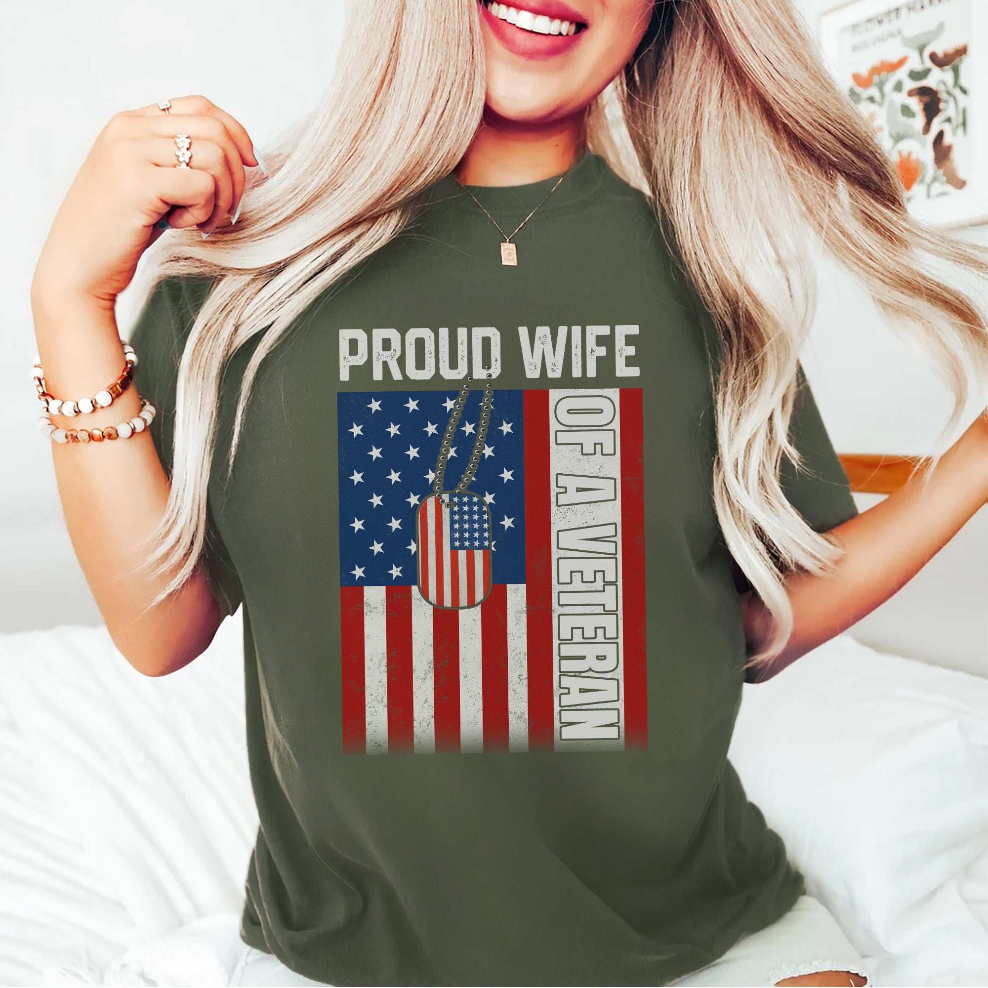 Proud Wife of a Veteran Military Design T-Shirt
