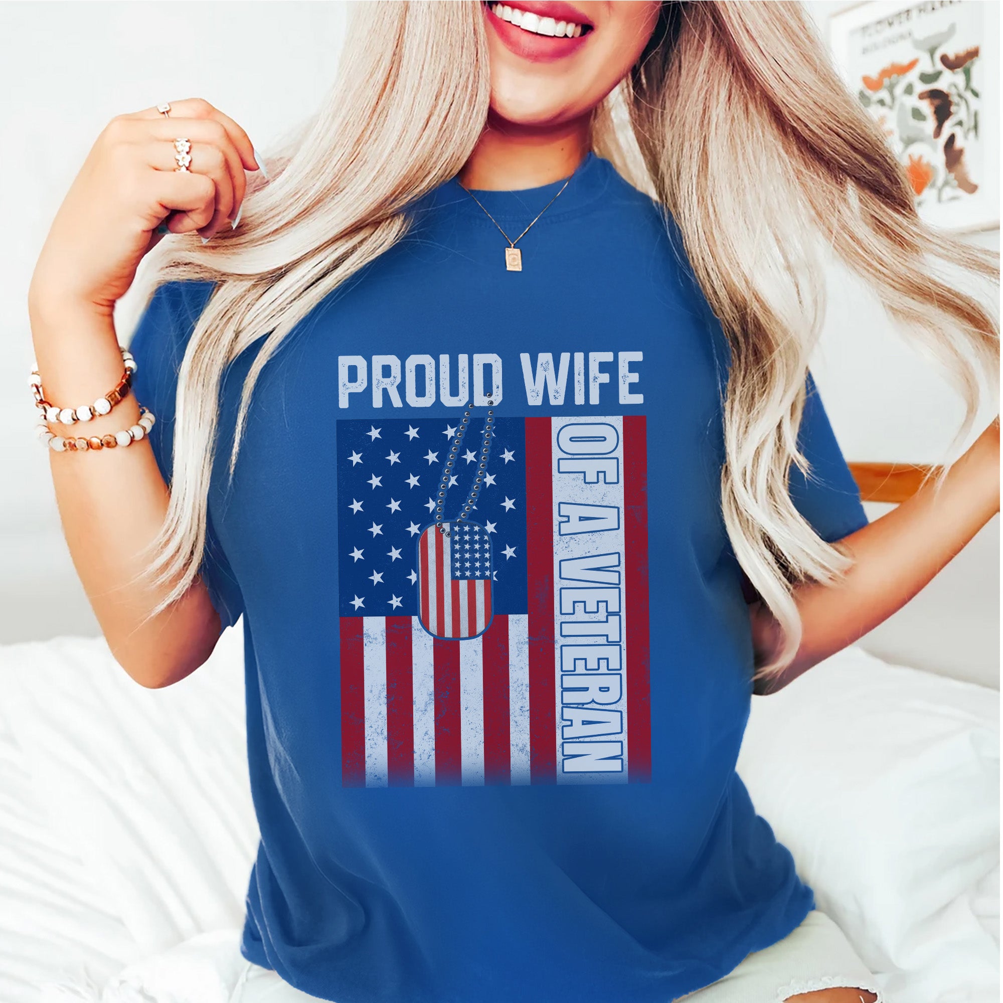 Proud Wife of a Veteran Military Design T-Shirt